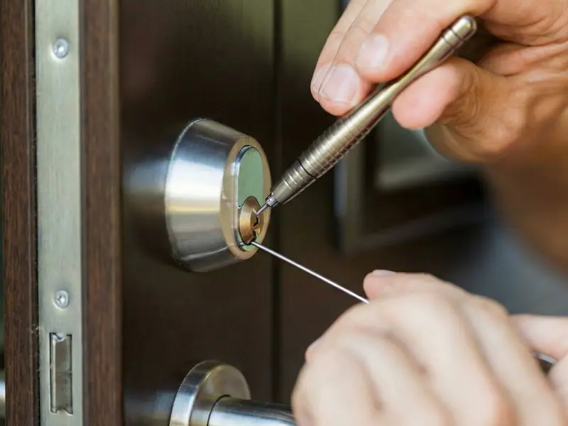 Chaveiro residencial em Dourados – abertura de porta e troca de fechadura